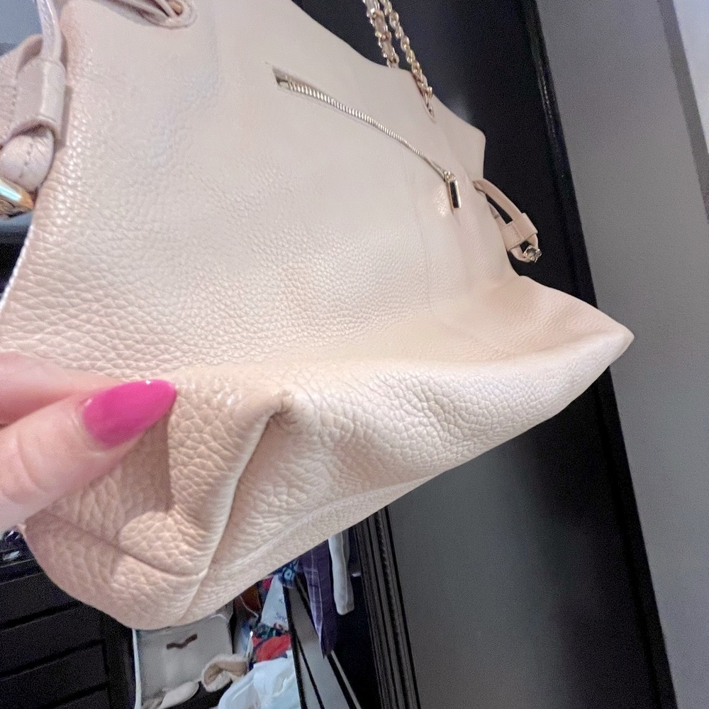 Tory Burch Light Blush Pebbled Leather Shoulder Tote with Gold Chain Handles - Picture 13 of 16